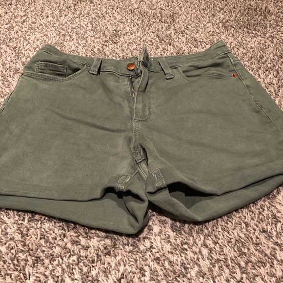 Universal Thread Shorts - Picture 1 of 3
